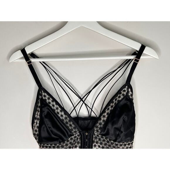 Victoria Secret Black Strappy Starburst Tanga Bralette Women's Size L - Picture 3 of 8